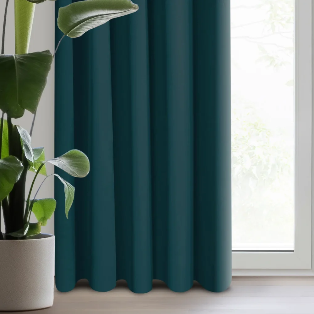 Draperie opaca verde petrol Logan 135x270 cm neteda, semi-mata, cu banda de prindere