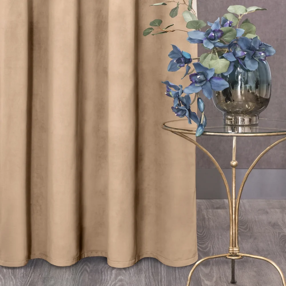 Draperie catifea bej inchis Melanie 140x270 cm cu bandă de prindere