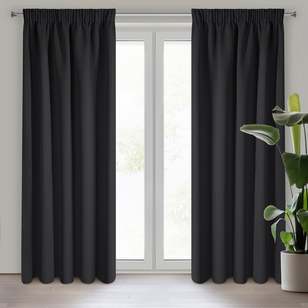 Draperie opaca neagra Logan 135x270 cm neteda, semi-mata, cu banda de prindere