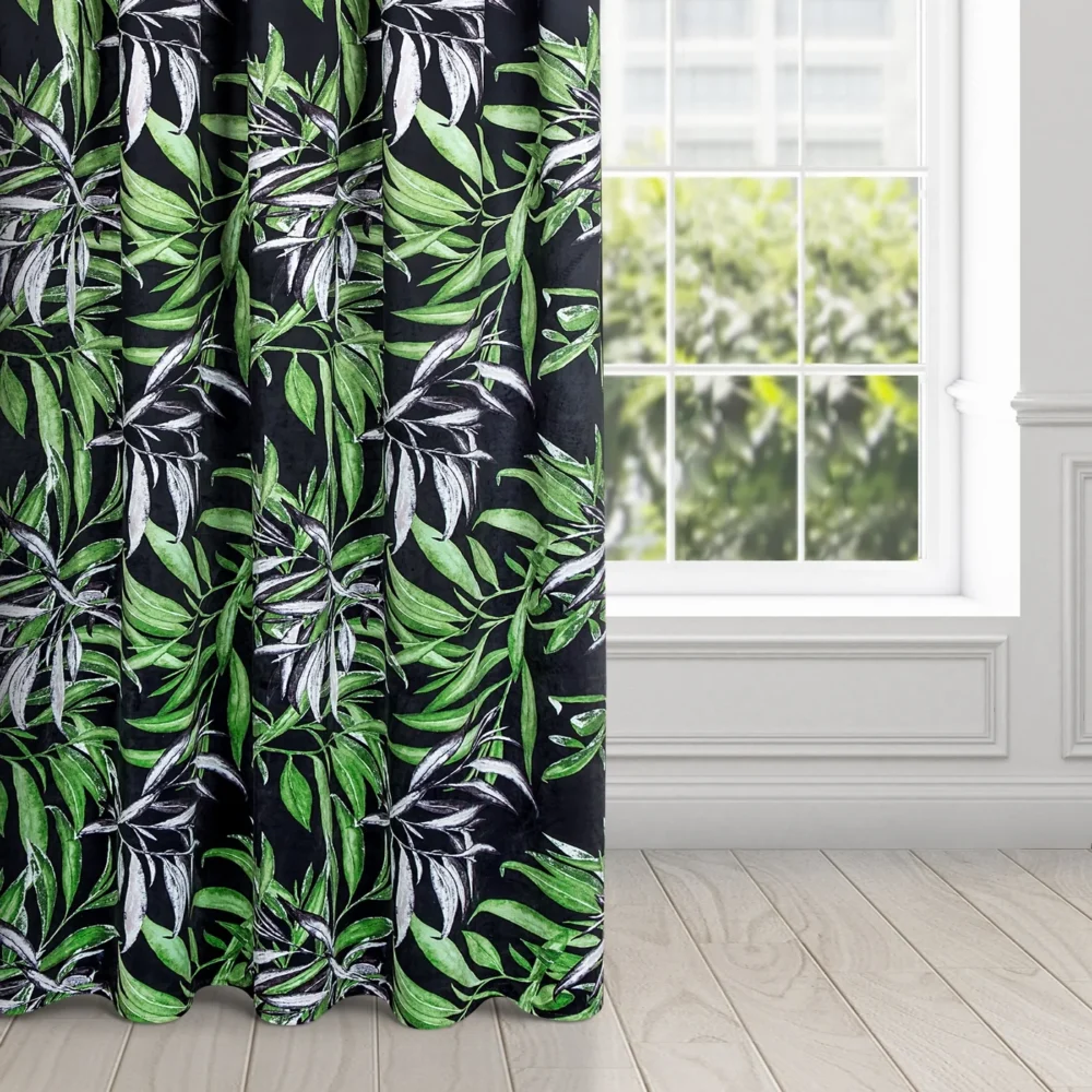 Draperie catifea negru cu verde Pierre Cardin Zoja 140x270 cm cu imprimeu de crenguțe